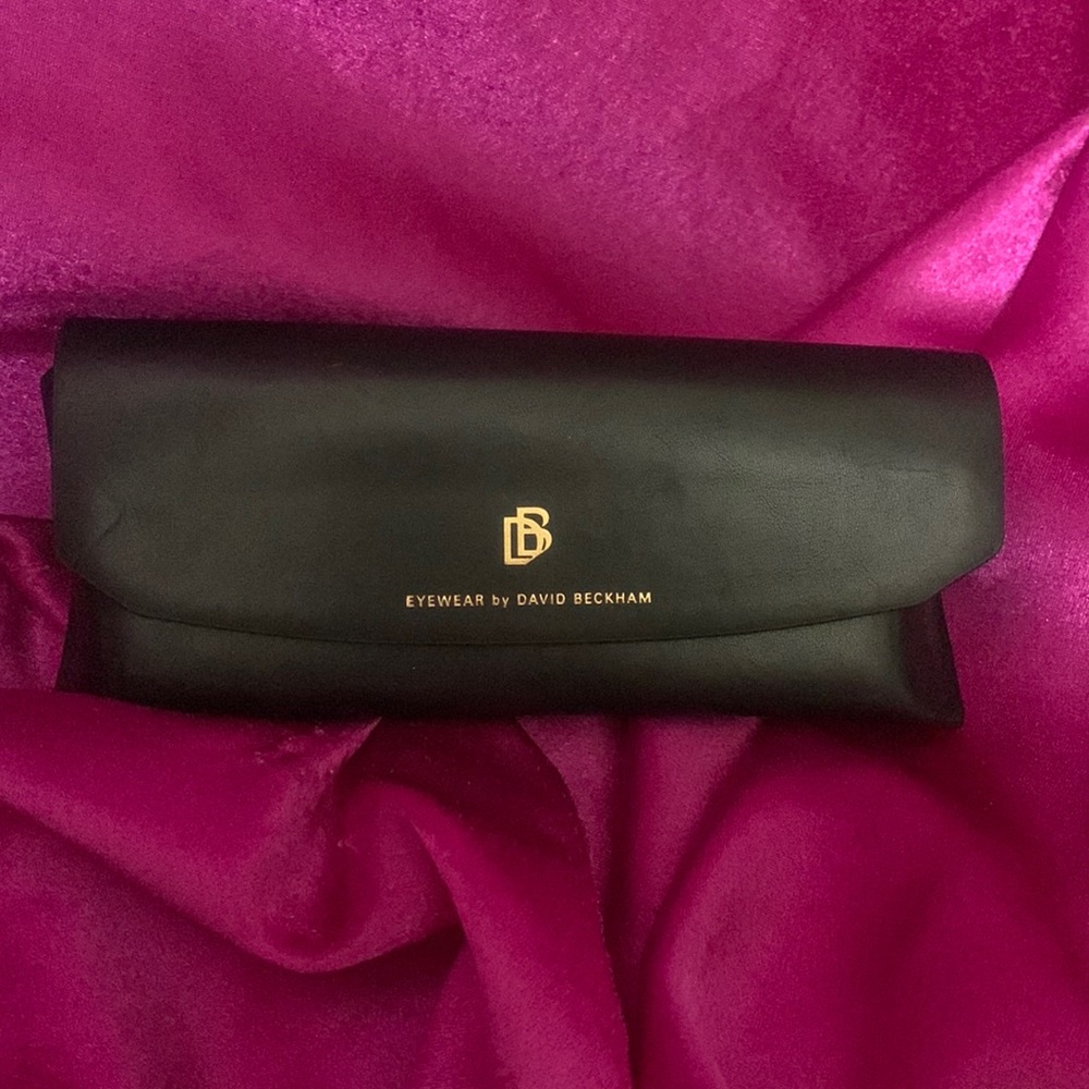 Eyewear by David Beckham glasses case in velvet inside magnetic close